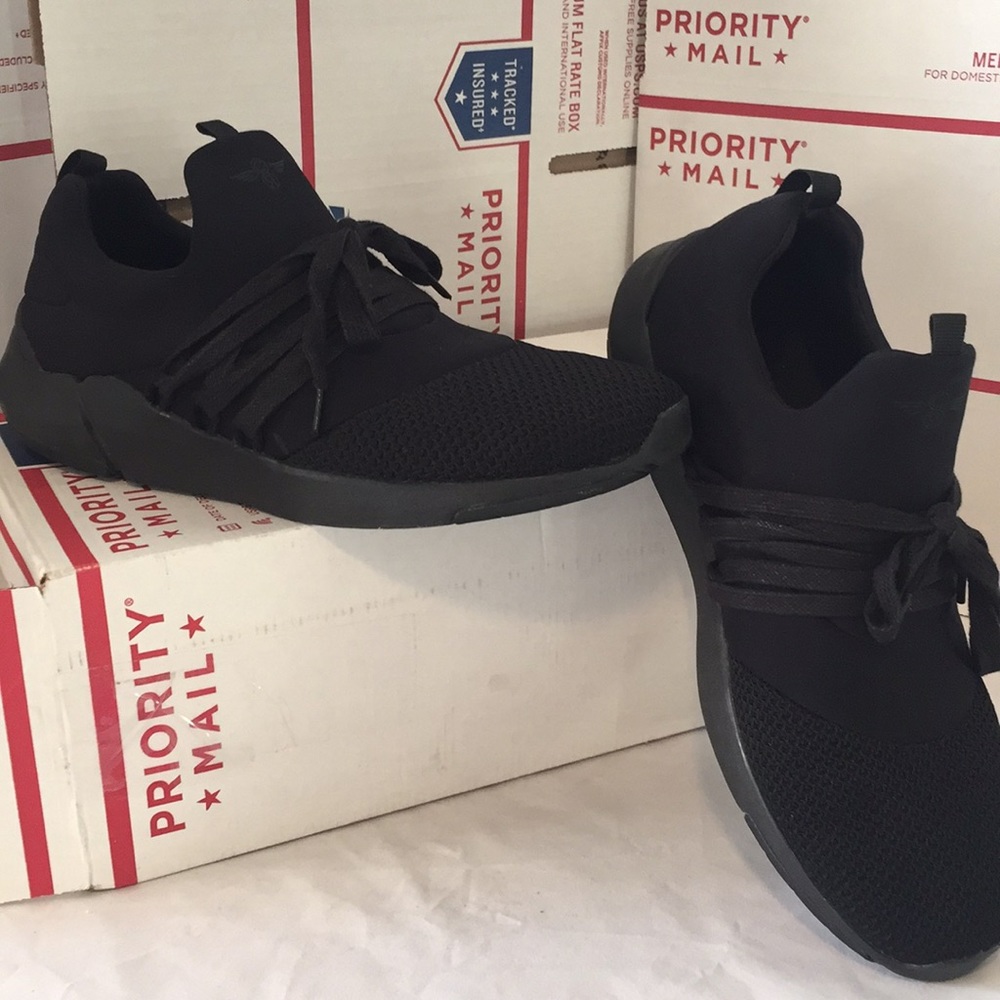 like new condition - All Black m’s 10.5